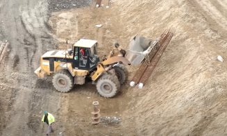 Ce se mai întâmplă pe Autostrada Sebeş Turda în zona alunecării de teren de la Oiejdea: "Până acum mutau dealul cu totul"