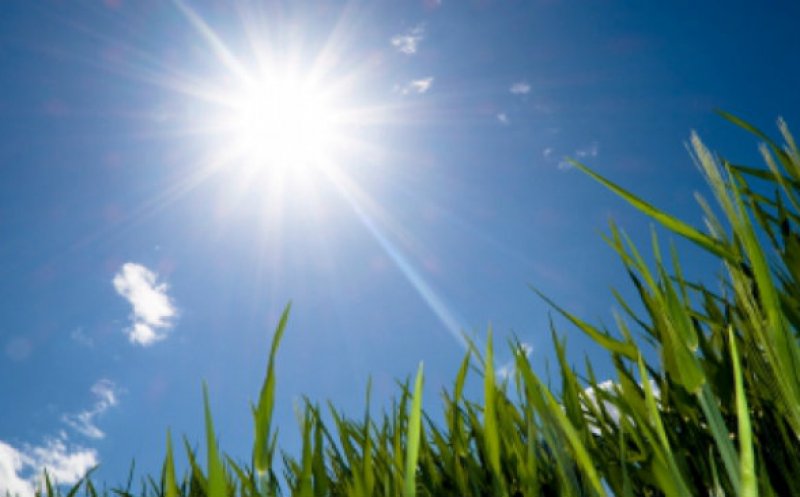 Un val de căldură din Africa se îndreaptă spre România. Aduce temperaturi de peste 25 de grade