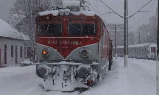 Traficul feroviar, dat peste cap de vremea severă. Circulația a peste 50 de trenuri este suspendată