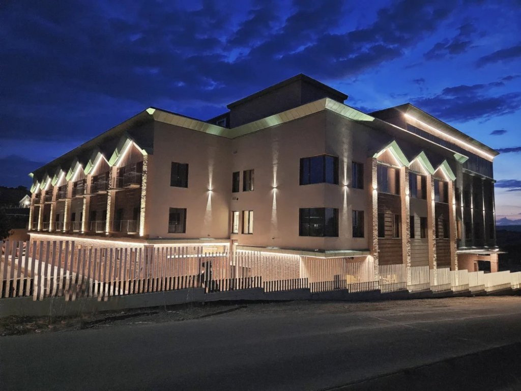 Se deschide un nou hotel de cinci stele la Cluj. Va avea trei restaurante, saune, piscine și un centru ecvestru