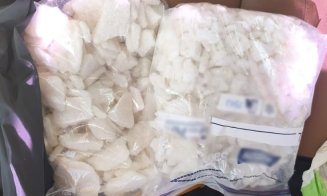 Flagrant ca-n filme, în Cluj: 2 kilograme de „cristal” vândute pe 70.000 de lei. Trei traficanți, reținuți
